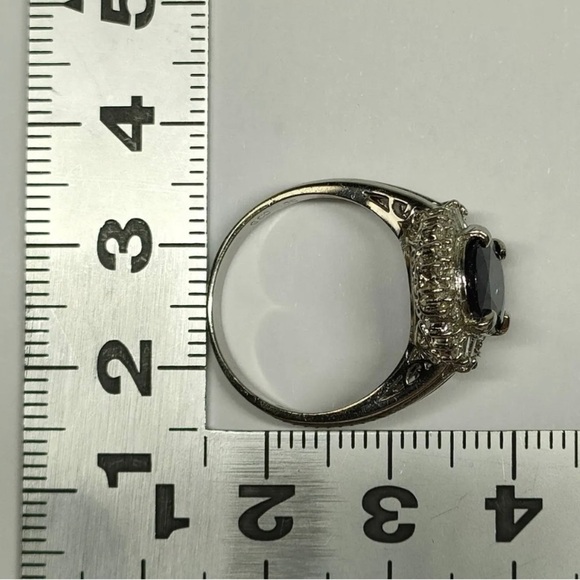 Elegant Blue and platinum Women's Ring worn pre loved condition - Picture 7 of 8